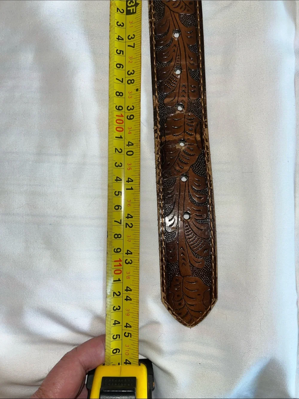 Siskeyou‎ Eagle Head Yellow Black Oval Buckle on Brown Hand Tooled Leather Belt